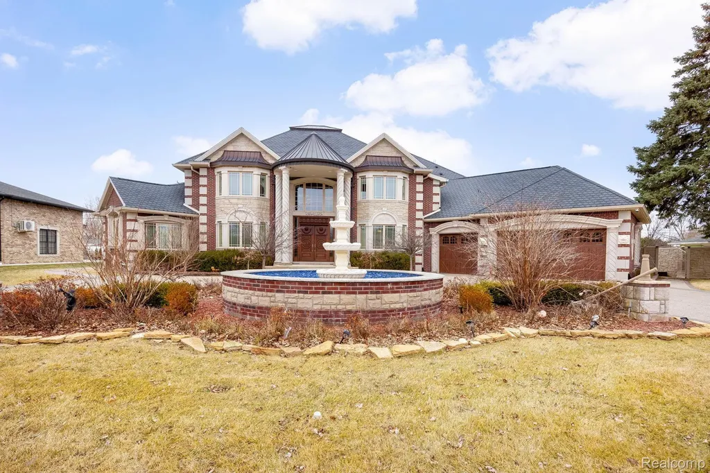 6616 Fairwood Drive Dearborn Heights City MI 48127