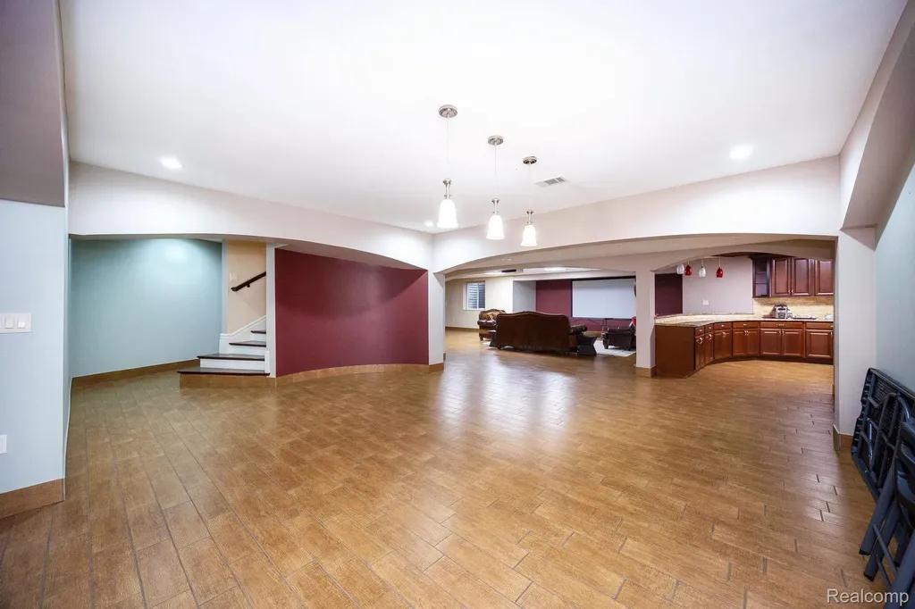 6616 Fairwood Drive Dearborn Heights City MI 48127
