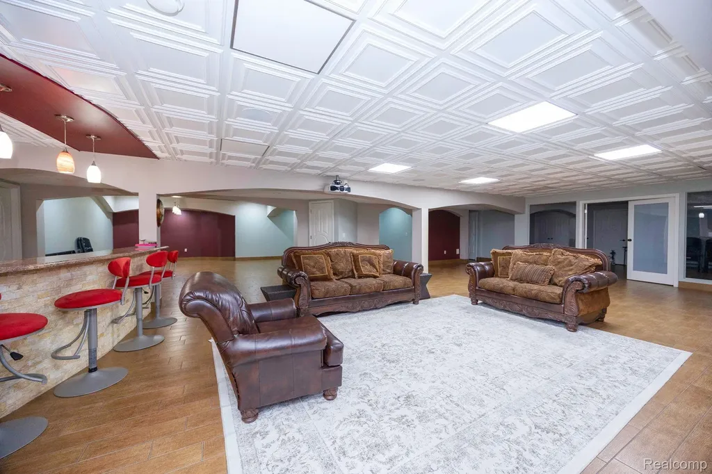 6616 Fairwood Drive Dearborn Heights City MI 48127