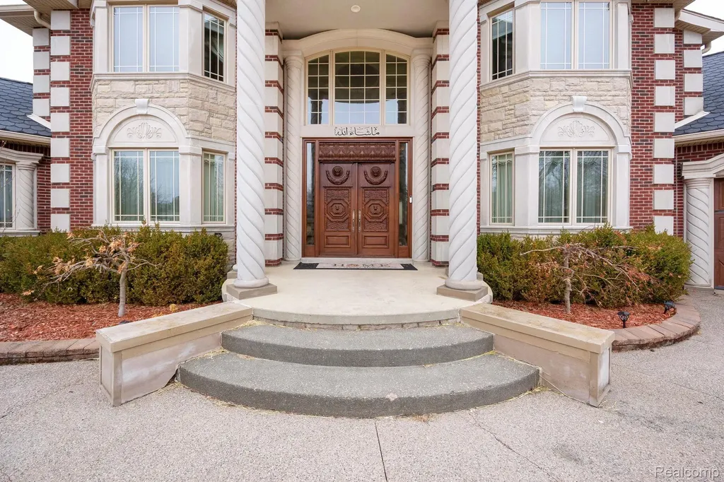 6616 Fairwood Drive Dearborn Heights City MI 48127