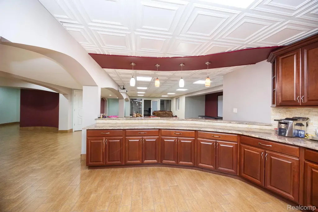 6616 Fairwood Drive Dearborn Heights City MI 48127