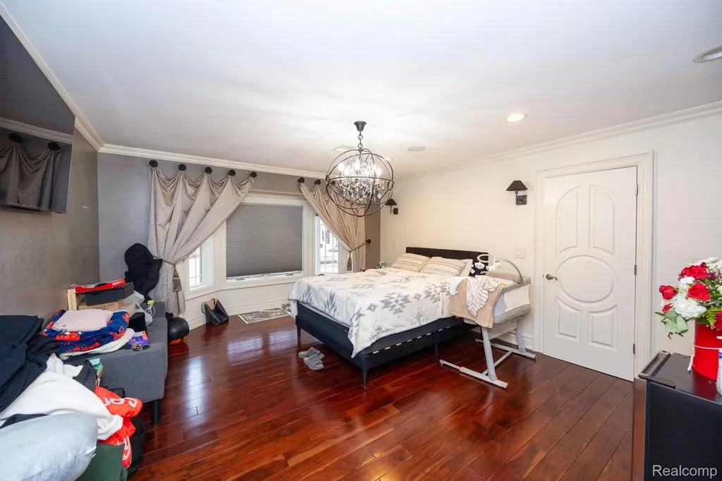 6616 Fairwood Drive Dearborn Heights City MI 48127