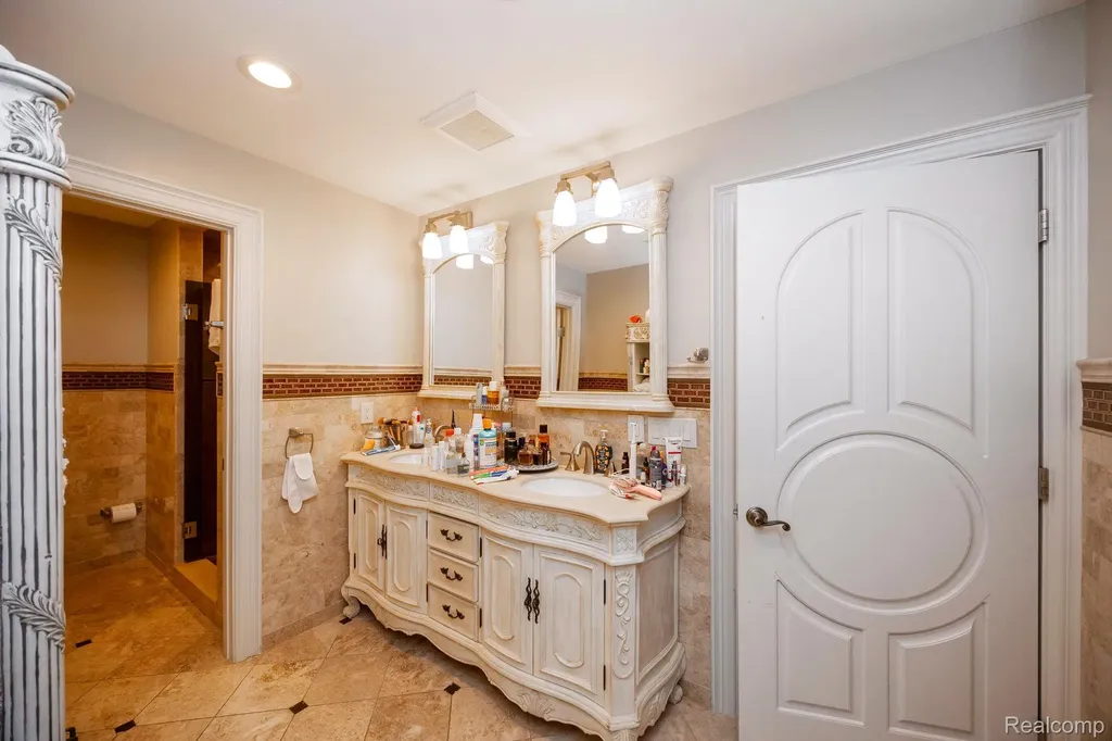 6616 Fairwood Drive Dearborn Heights City MI 48127