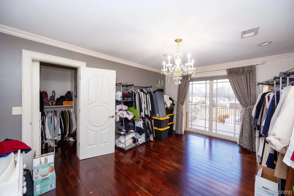 6616 Fairwood Drive Dearborn Heights City MI 48127