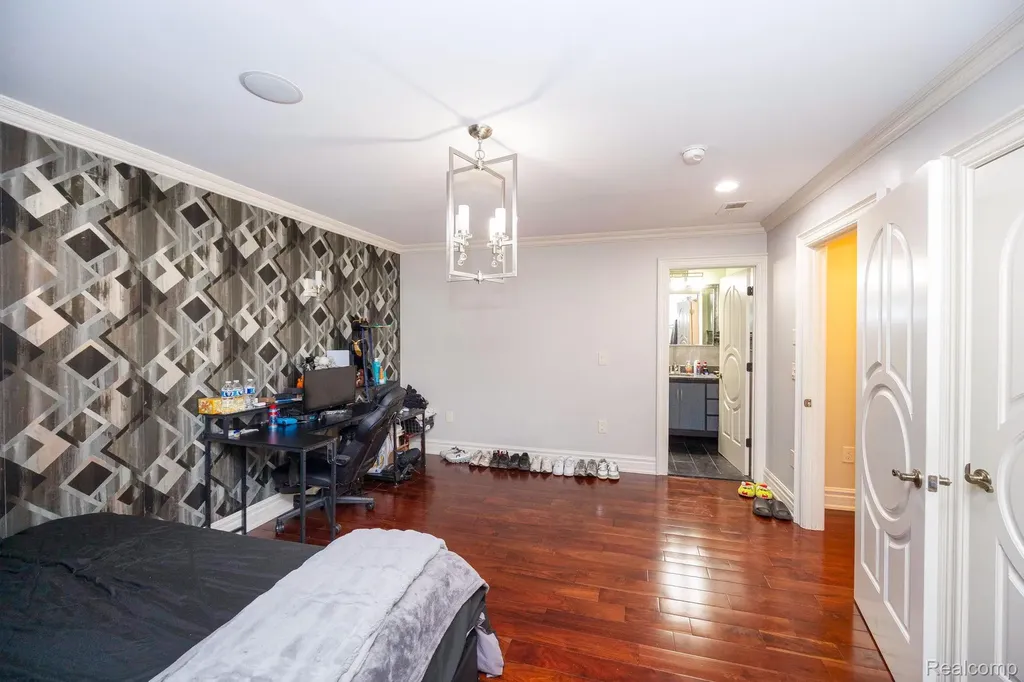 6616 Fairwood Drive Dearborn Heights City MI 48127