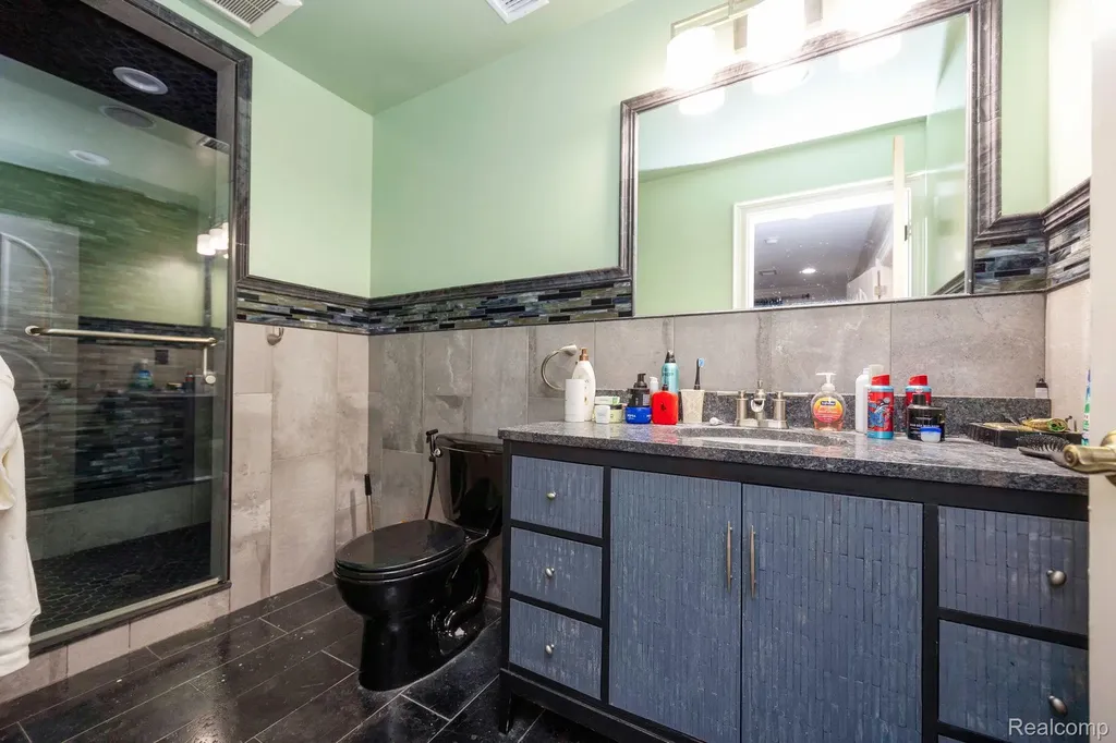 6616 Fairwood Drive Dearborn Heights City MI 48127