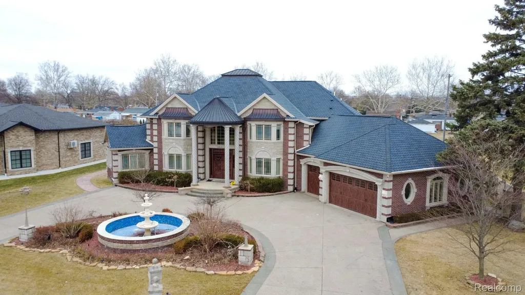 6616 Fairwood Drive Dearborn Heights City MI 48127