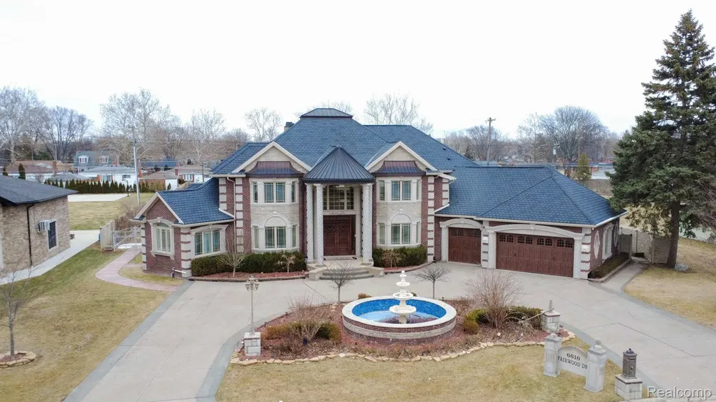 6616 Fairwood Drive Dearborn Heights City MI 48127