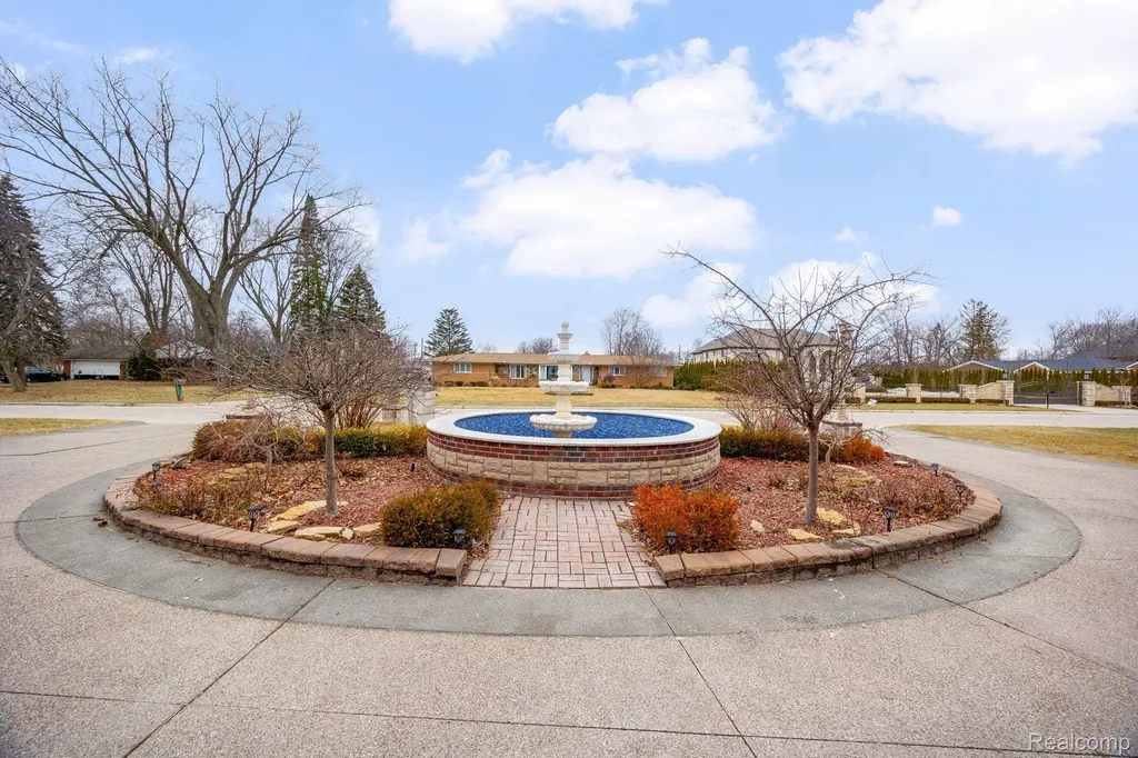 6616 Fairwood Drive Dearborn Heights City MI 48127