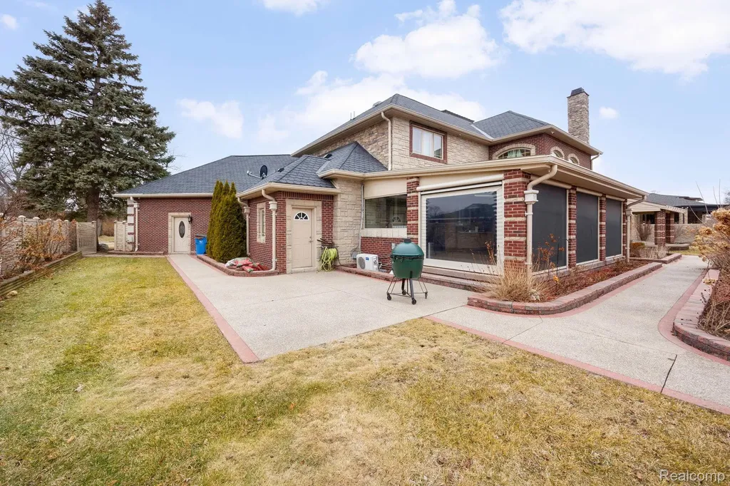 6616 Fairwood Drive Dearborn Heights City MI 48127