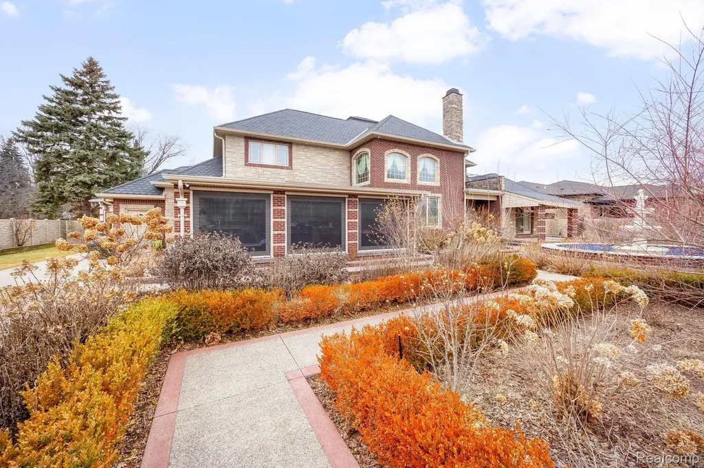 6616 Fairwood Drive Dearborn Heights City MI 48127