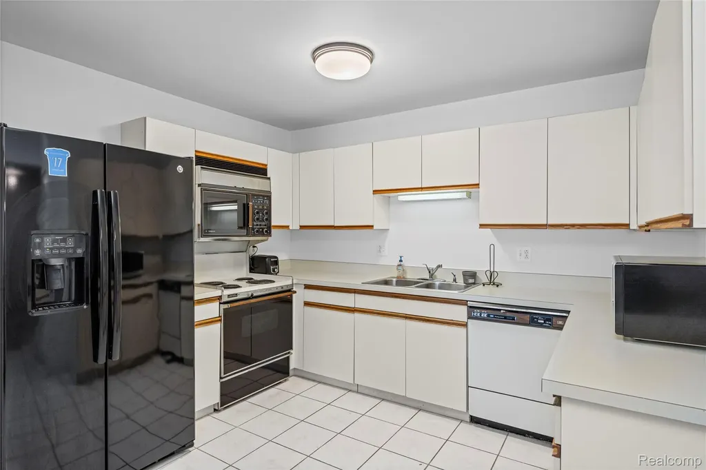 3565 Port Cove Drive Waterford Charter Township MI 48328