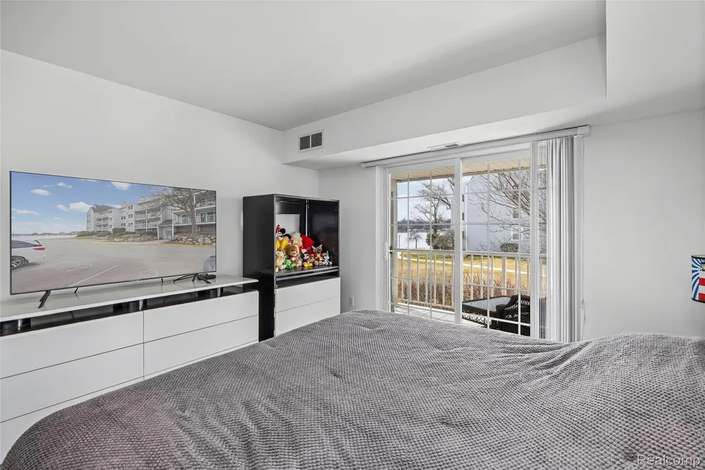 3565 Port Cove Drive Waterford Charter Township MI 48328
