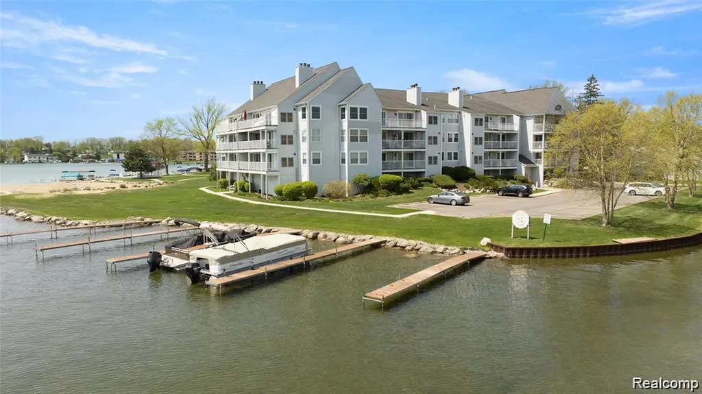 3565 Port Cove Drive Waterford Charter Township MI 48328