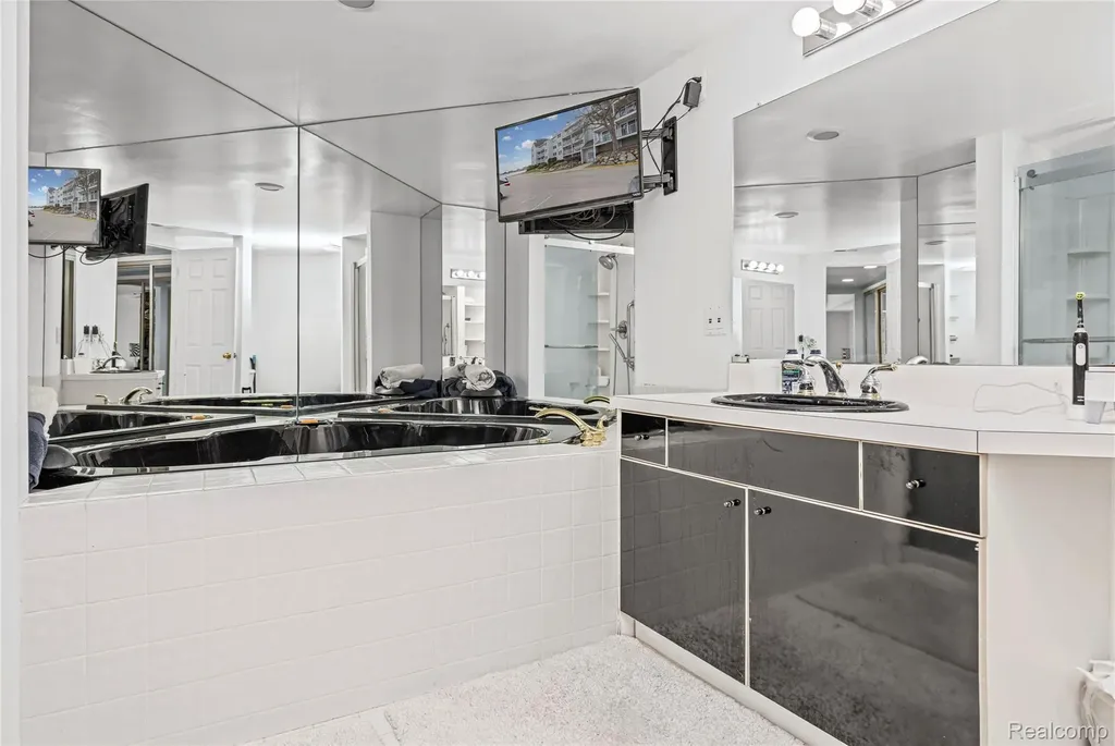 3565 Port Cove Drive Waterford Charter Township MI 48328