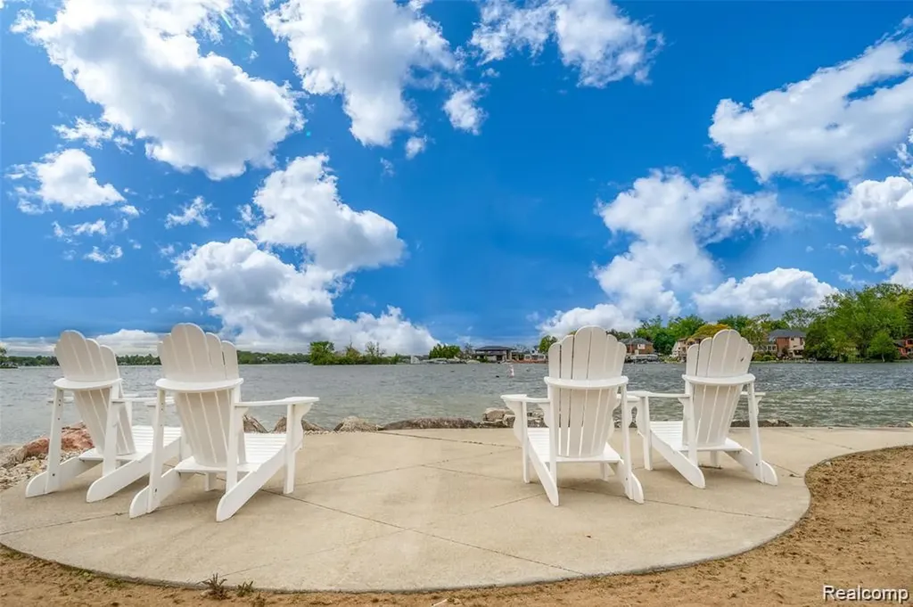 3565 Port Cove Drive Waterford Charter Township MI 48328