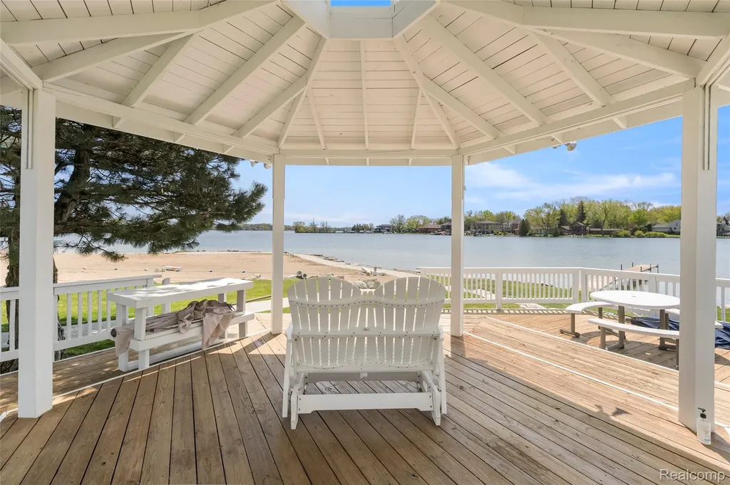 3565 Port Cove Drive Waterford Charter Township MI 48328