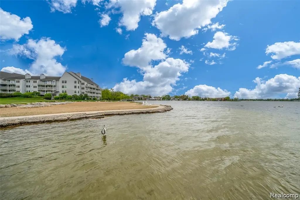 3565 Port Cove Drive Waterford Charter Township MI 48328