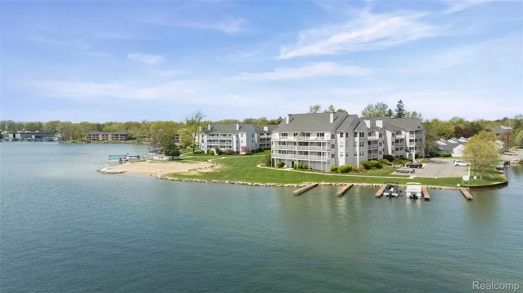 3565 Port Cove Drive Waterford Charter Township MI 48328
