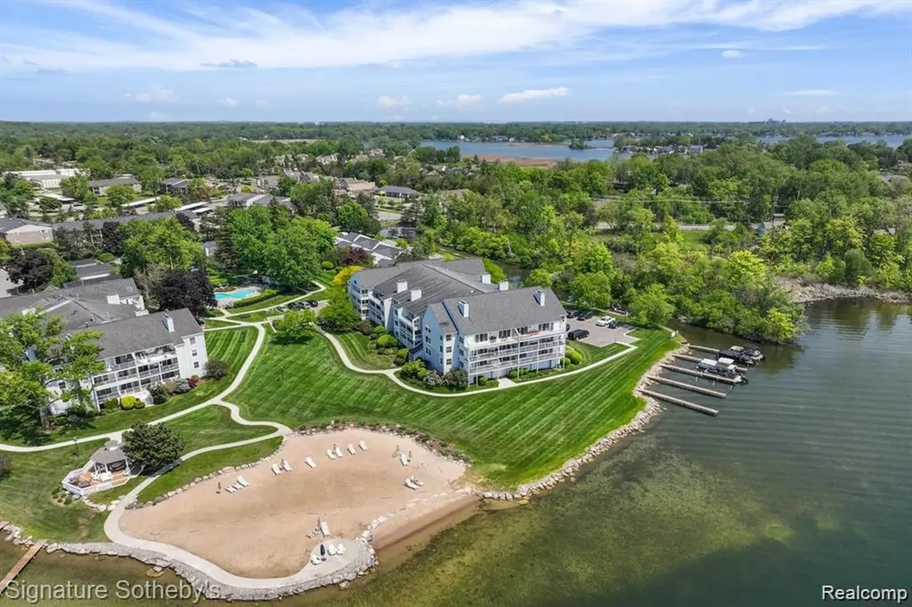 3565 Port Cove Drive Waterford Charter Township MI 48328