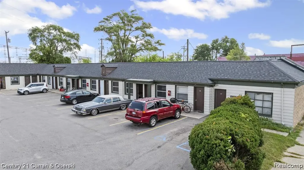 44784 Woodward Avenue Pontiac City MI 48341