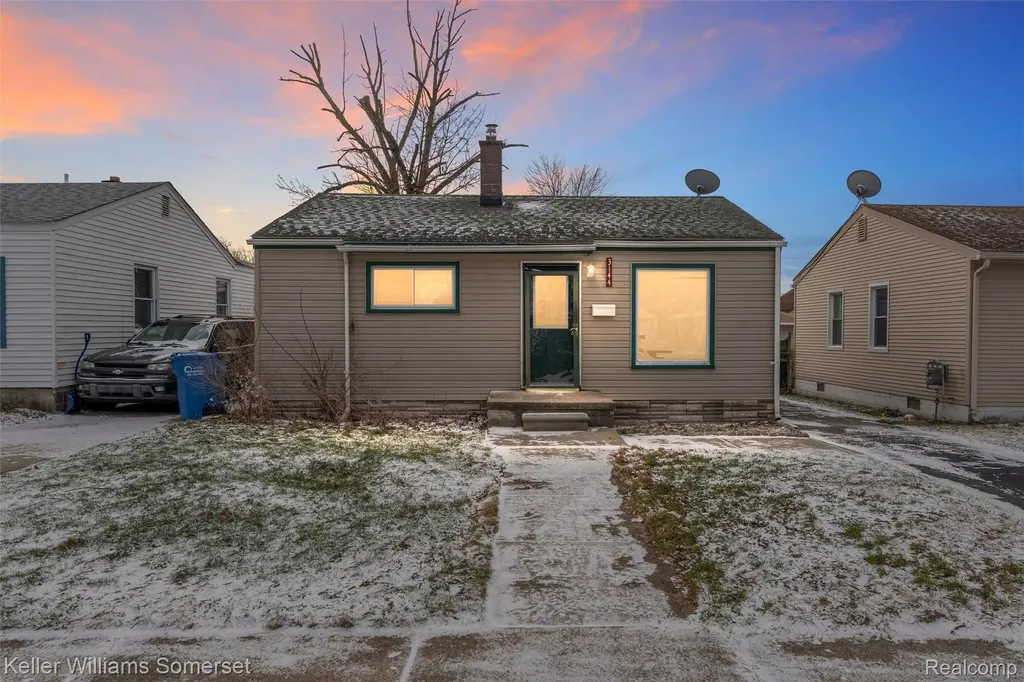 3144 Bart Avenue Warren City MI 48091