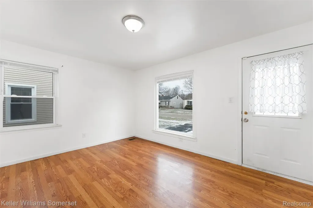 3144 Bart Avenue Warren City MI 48091