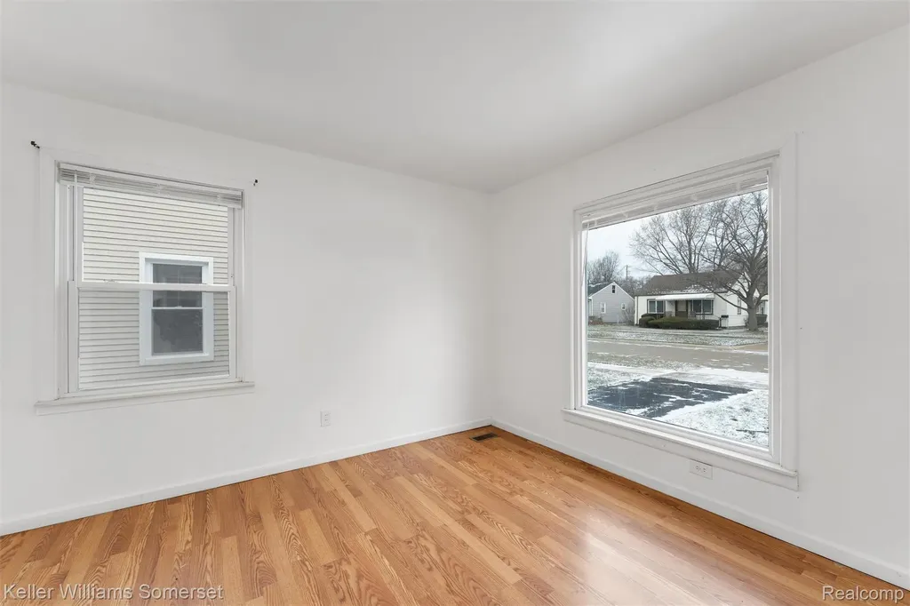 3144 Bart Avenue Warren City MI 48091