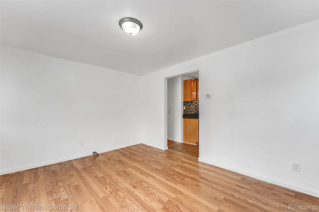 3144 Bart Avenue Warren City MI 48091