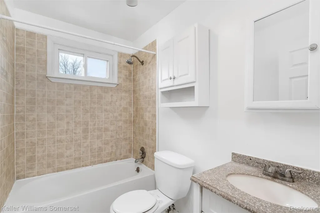 3144 Bart Avenue Warren City MI 48091