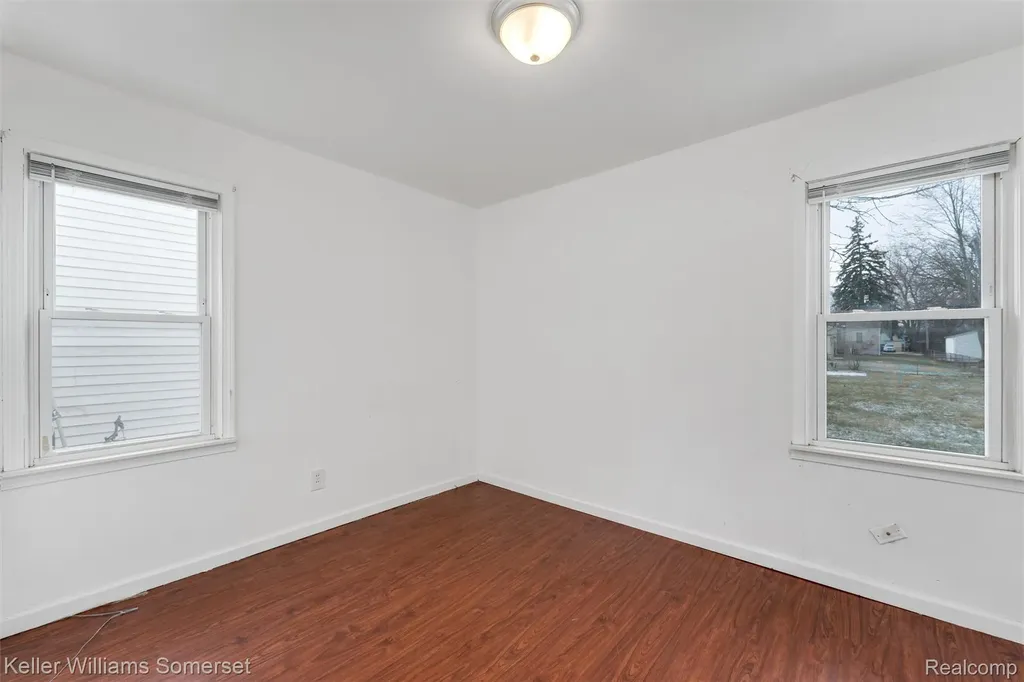 3144 Bart Avenue Warren City MI 48091