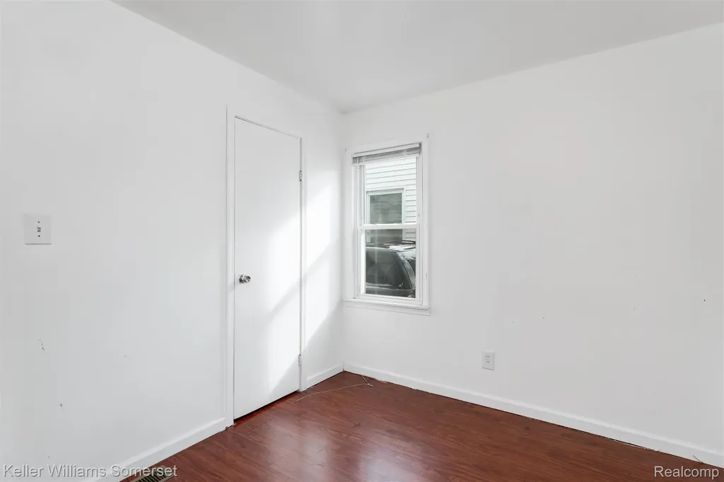 3144 Bart Avenue Warren City MI 48091