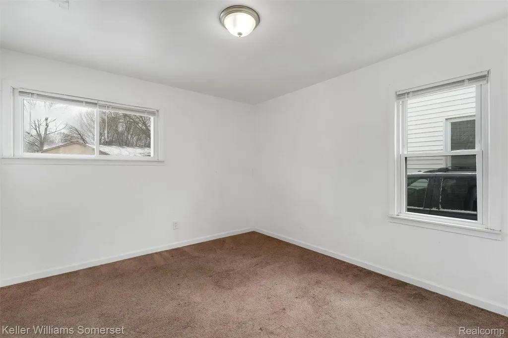 3144 Bart Avenue Warren City MI 48091