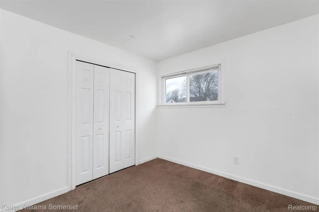 3144 Bart Avenue Warren City MI 48091