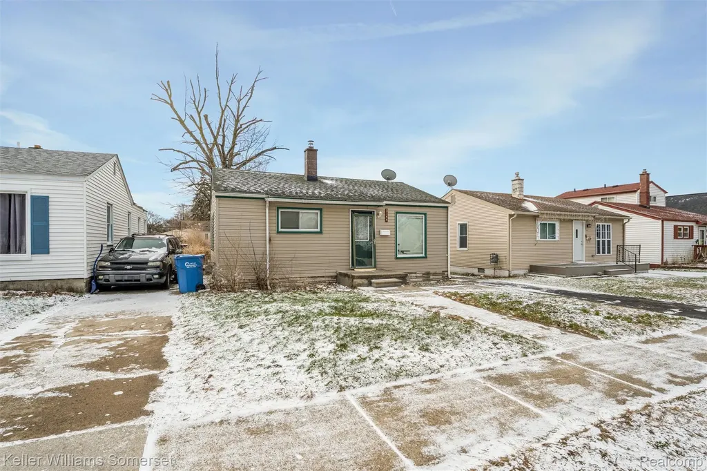 3144 Bart Avenue Warren City MI 48091