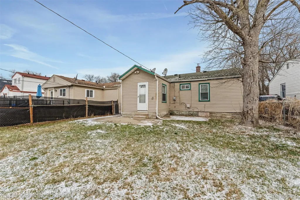 3144 Bart Avenue Warren City MI 48091