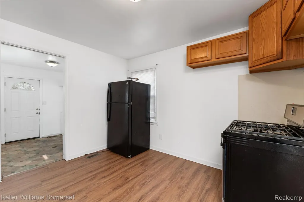 3144 Bart Avenue Warren City MI 48091