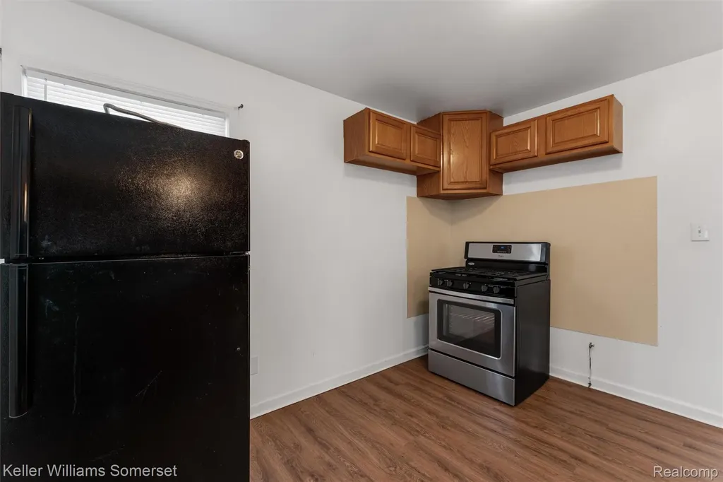 3144 Bart Avenue Warren City MI 48091