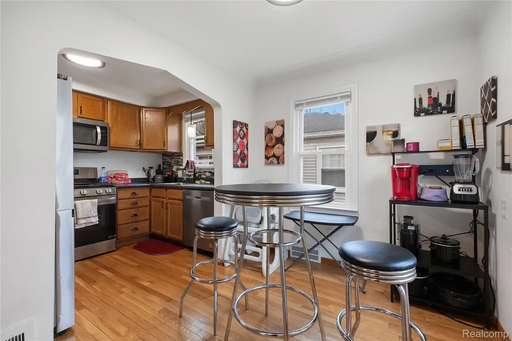 20228 Washtenaw Street Harper Woods City MI 48225