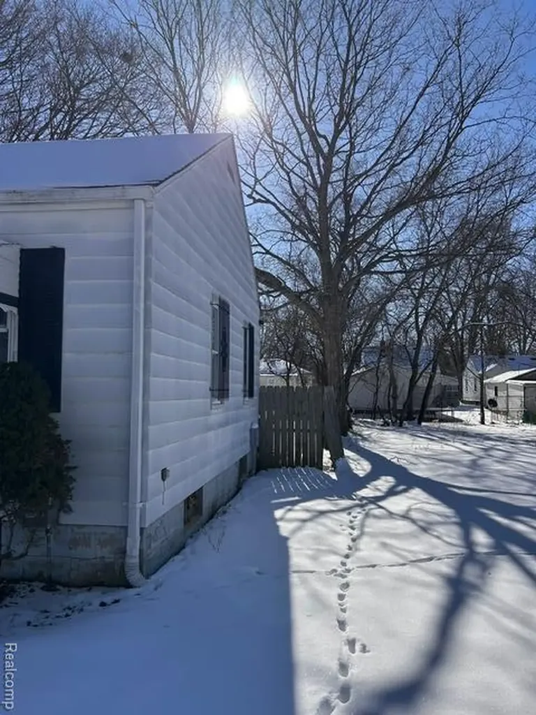 3413 Augusta Street Flint City MI 48503