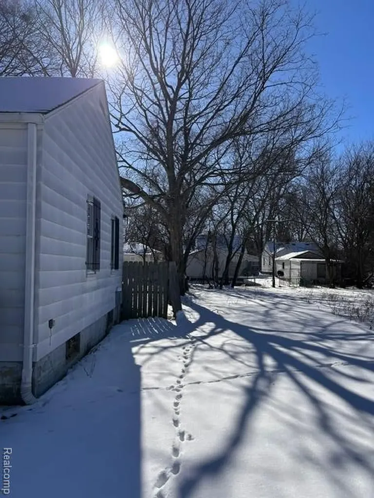 3413 Augusta Street Flint City MI 48503