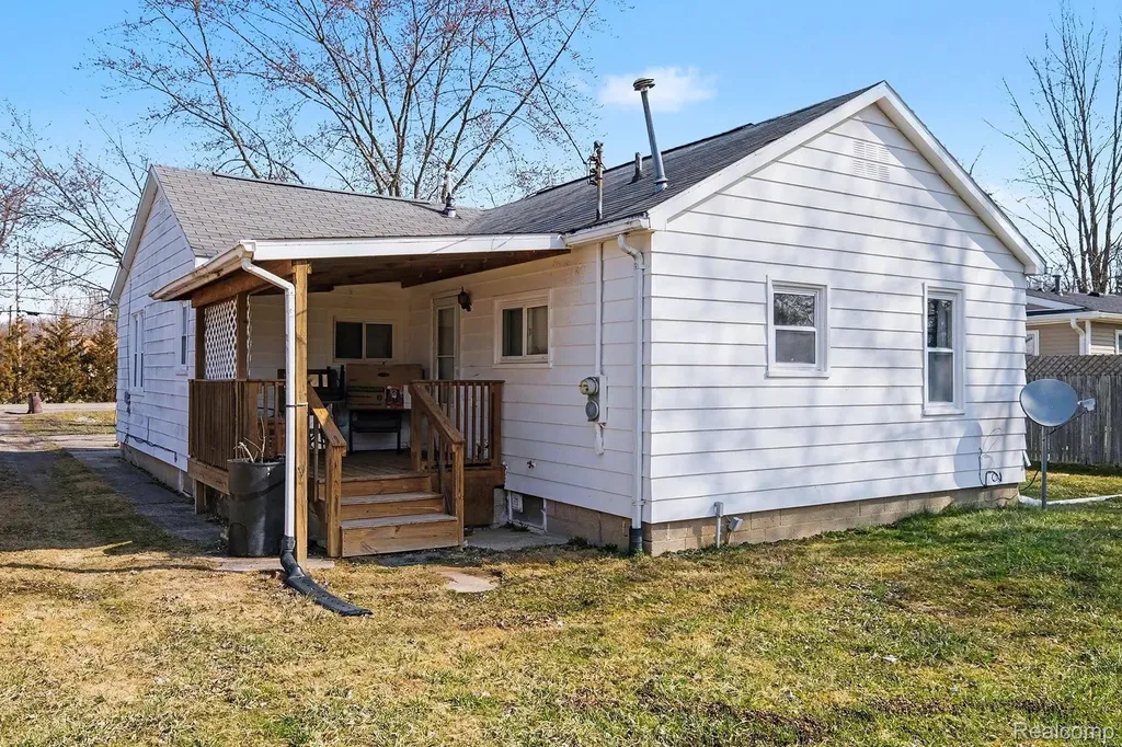 5091 W Carpenter Road Mt. Morris Township MI 48504