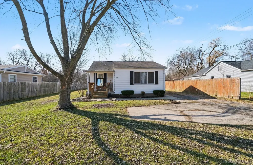 5091 W Carpenter Road Mt. Morris Township MI 48504