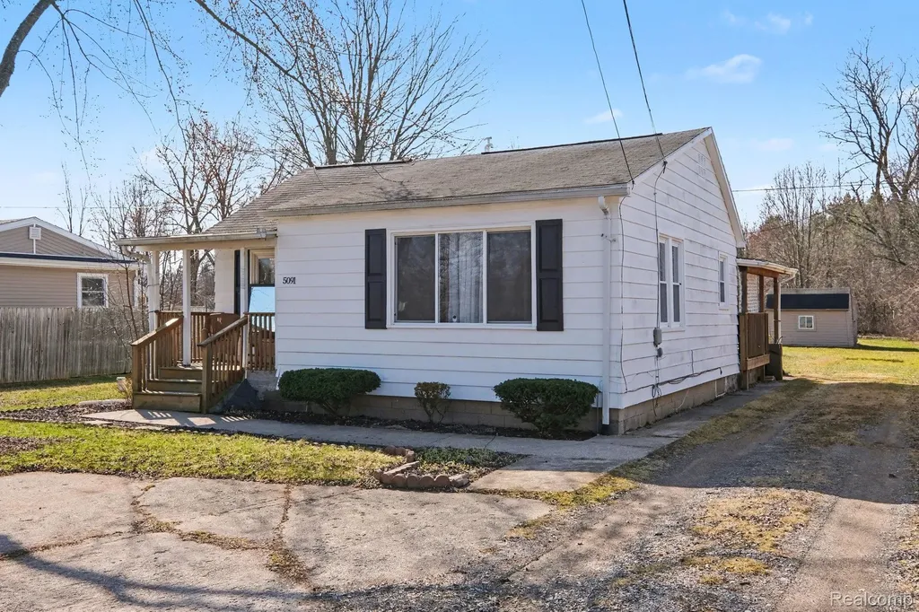 5091 W Carpenter Road Mt. Morris Township MI 48504