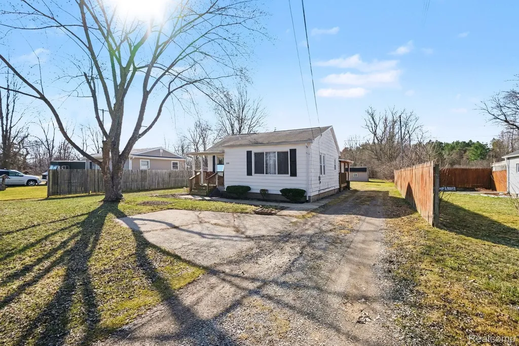 5091 W Carpenter Road Mt. Morris Township MI 48504