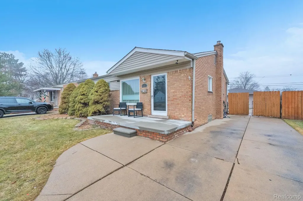 8281 Huron Street Taylor City MI 48180