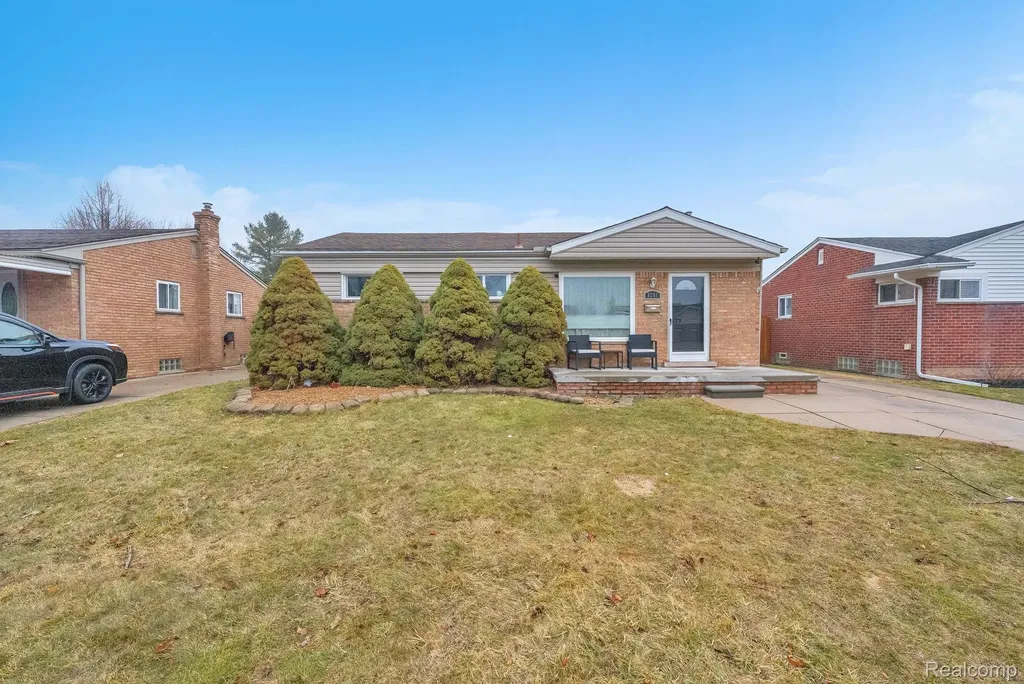 8281 Huron Street Taylor City MI 48180