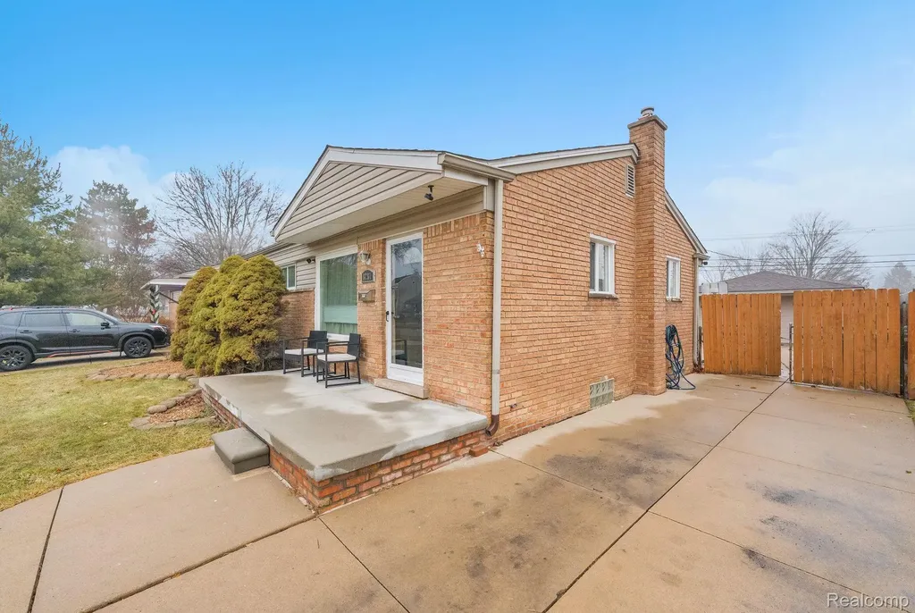8281 Huron Street Taylor City MI 48180
