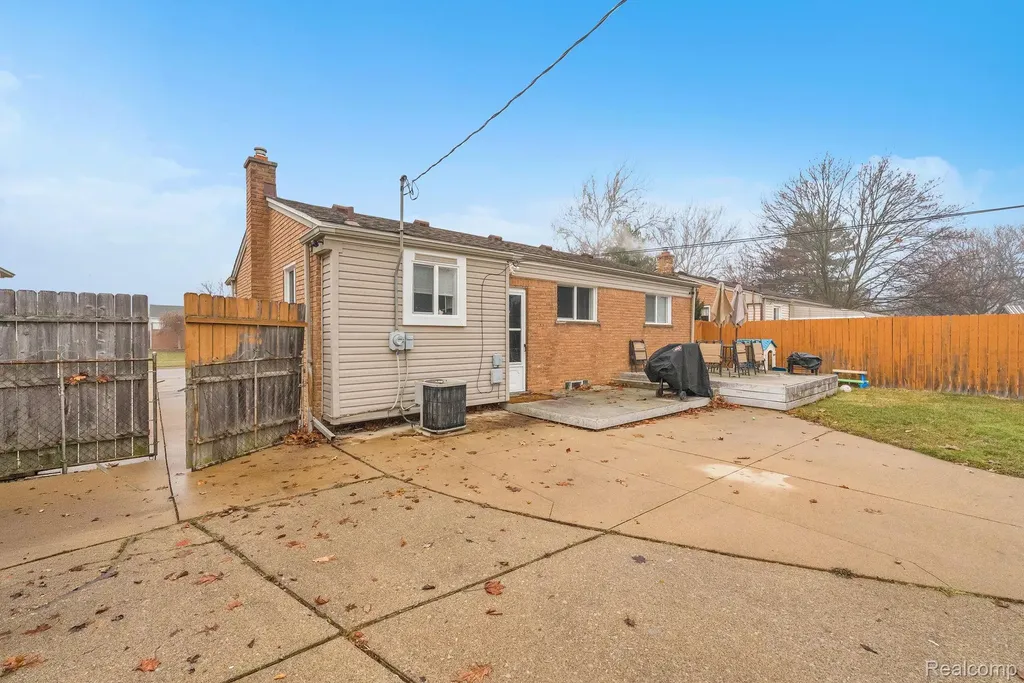 8281 Huron Street Taylor City MI 48180