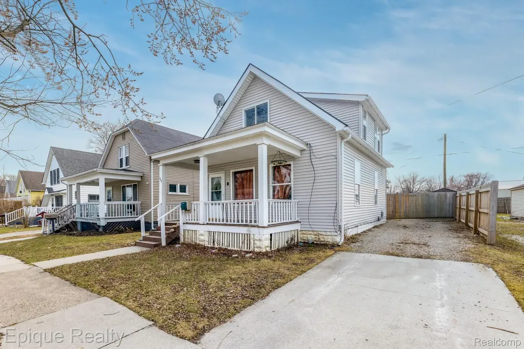 749 16th Street Port Huron City MI 48060